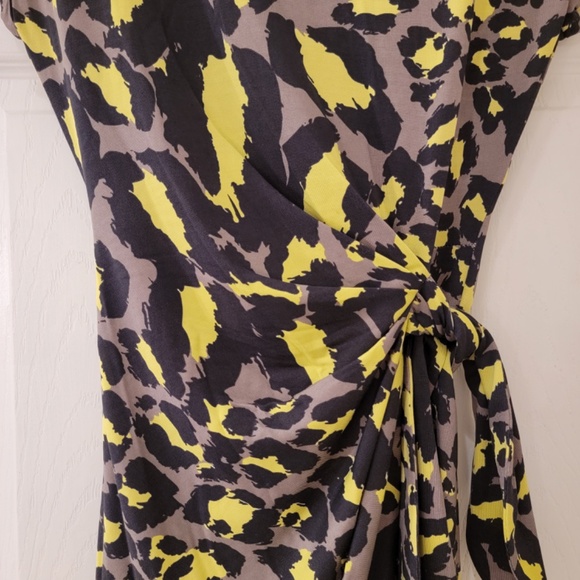 Diane Von Furstenberg Silk Dress Size 2 Grey Black Yellow Animal Print Vintage - Picture 6 of 9